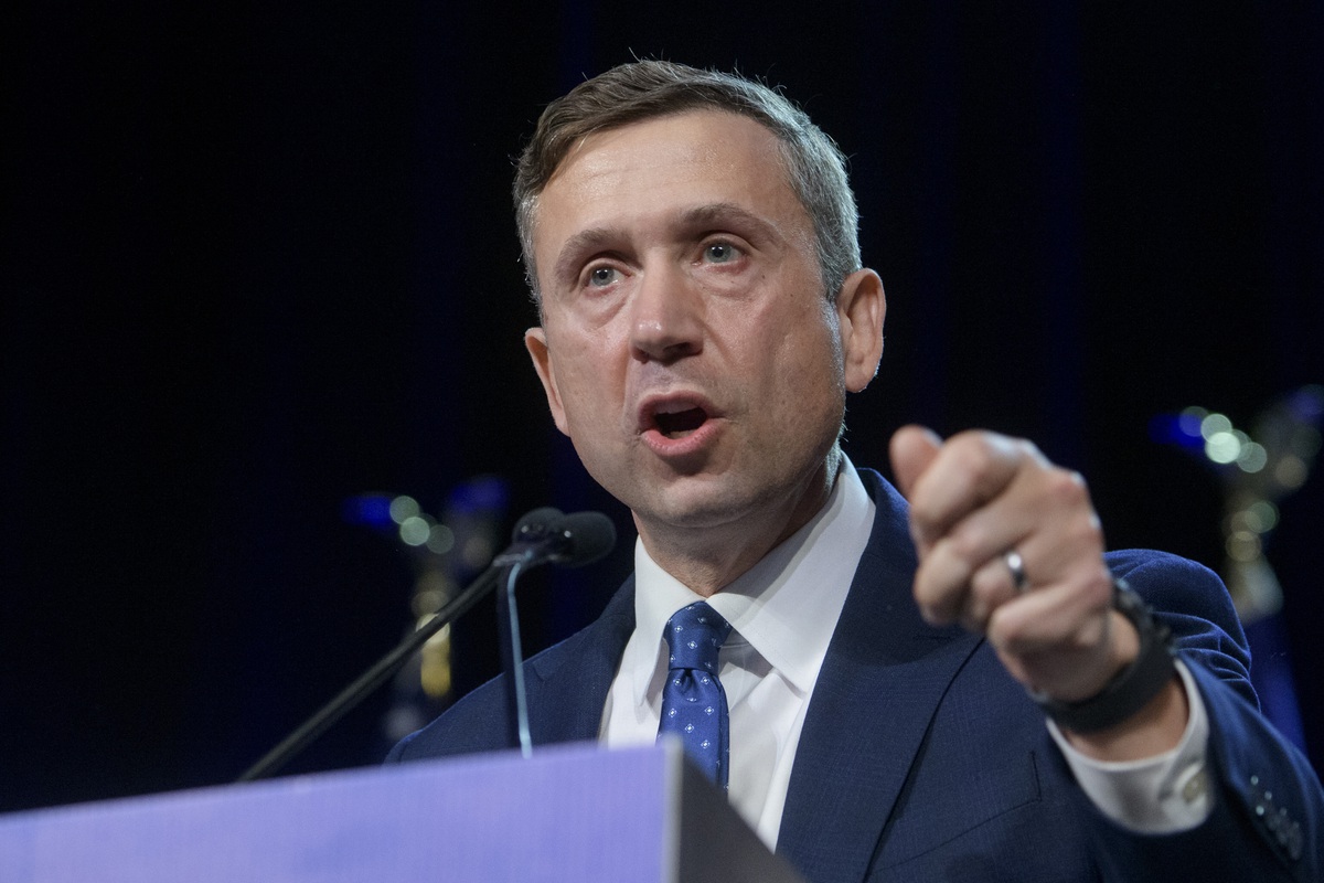 Democrats elect Ken Martin, the party leader in Minnesota, as their national chair