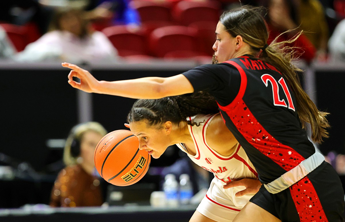 UNLV women eliminated by buzzer-beater in WBIT