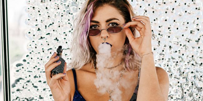 voopoo argus charging cable Why Disposable THC Vape with Displays Are Rising in Popularity main image 0