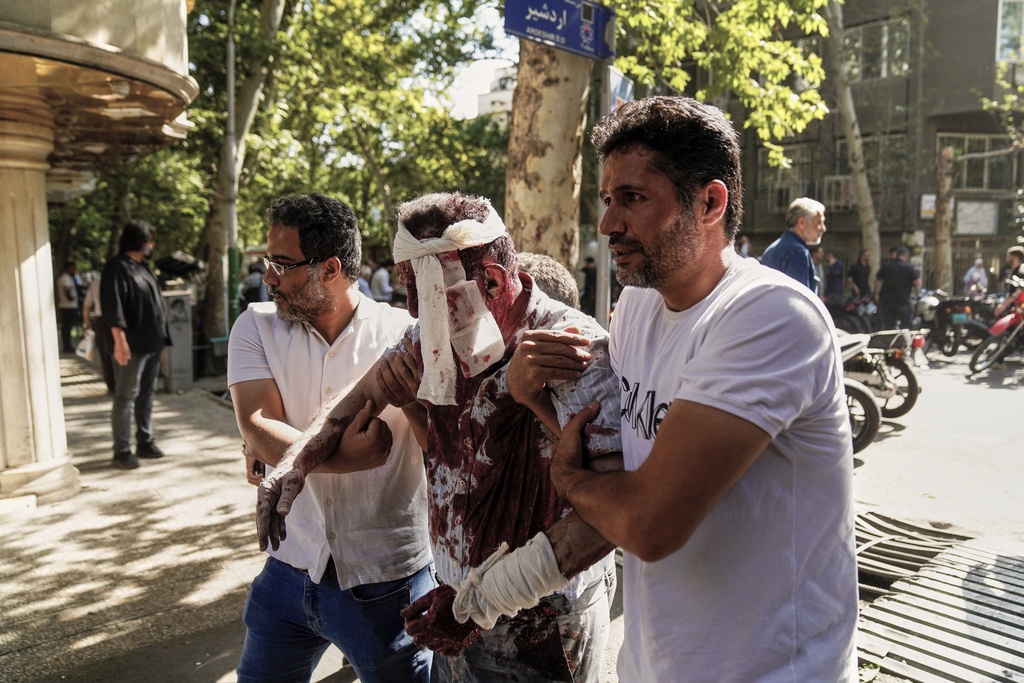 Trump calls for Tehran evacuation as Israel vows new strikes - Las ...