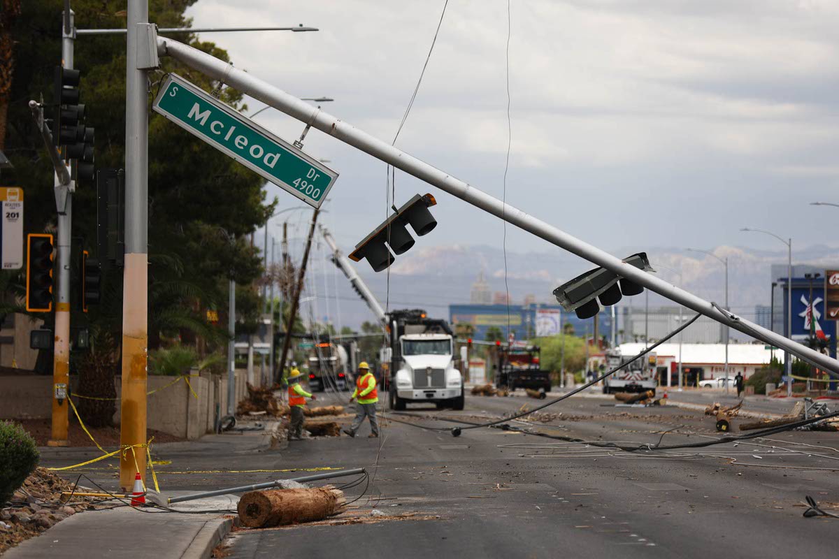 About 800 still without power in Las Vegas valley