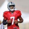 Photo: Las Vegas Raiders quarterback Geno Smith (7) warms