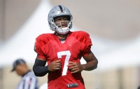 Durante un tramo en medio del segundo entrenamiento de los Raiders en el campo de entrenamiento el jueves, Geno Smith encontró el ritmo que le había estado fallando desde el minicampamento en junio.

