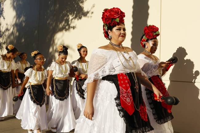 Members of the Latin Blendz Dance Academy representing Mexico prepare to march during the Latin Heritage Parade at Downtown Summerlin, Tuesday, Sept. 16, 2025.