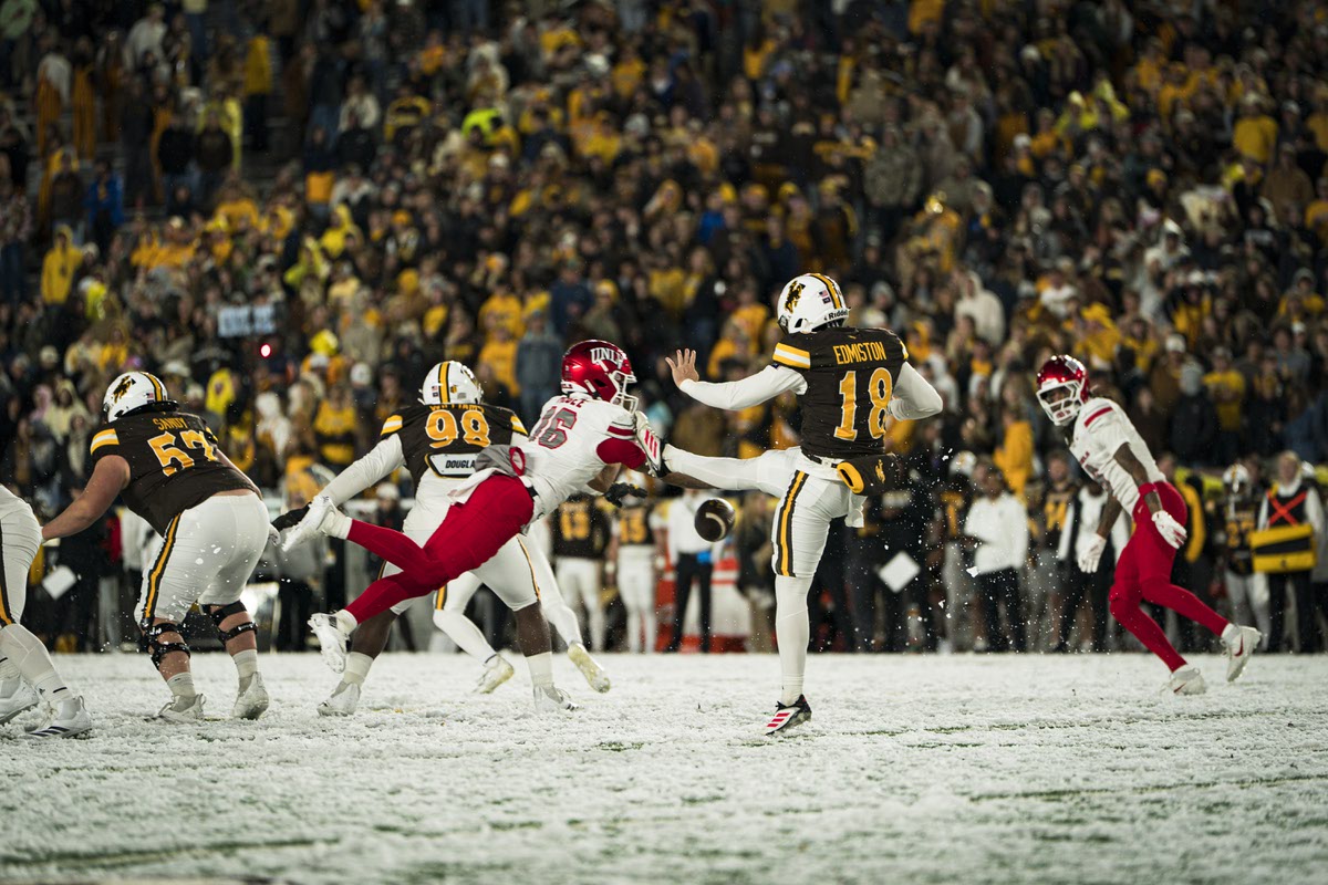 Block party: Blocked punts help UNLV beat Wyoming for 5-0 start to season