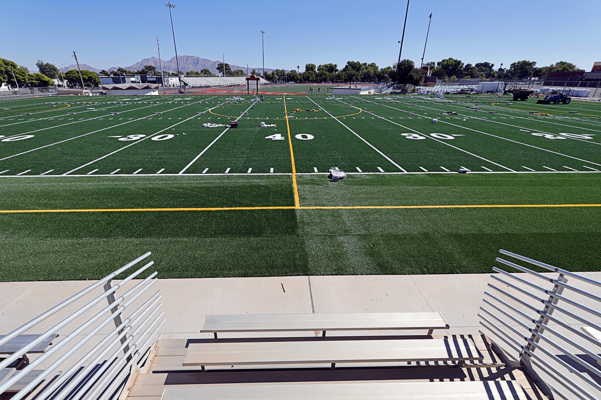 Las escuelas secundarias del valle cambian el césped por campos deportivos más ecológicos y sostenibles