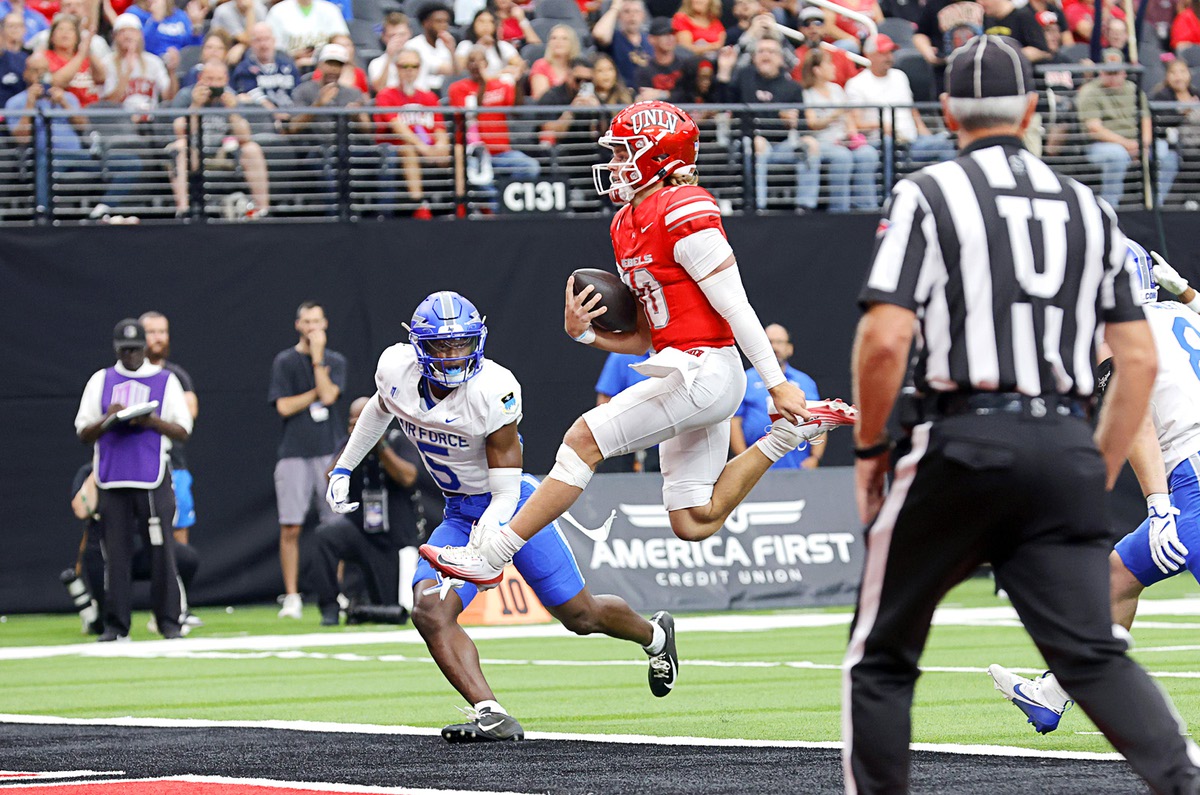 UNLV football stays perfect: Colandrea's last-minute heroics sink Air Force 51-48