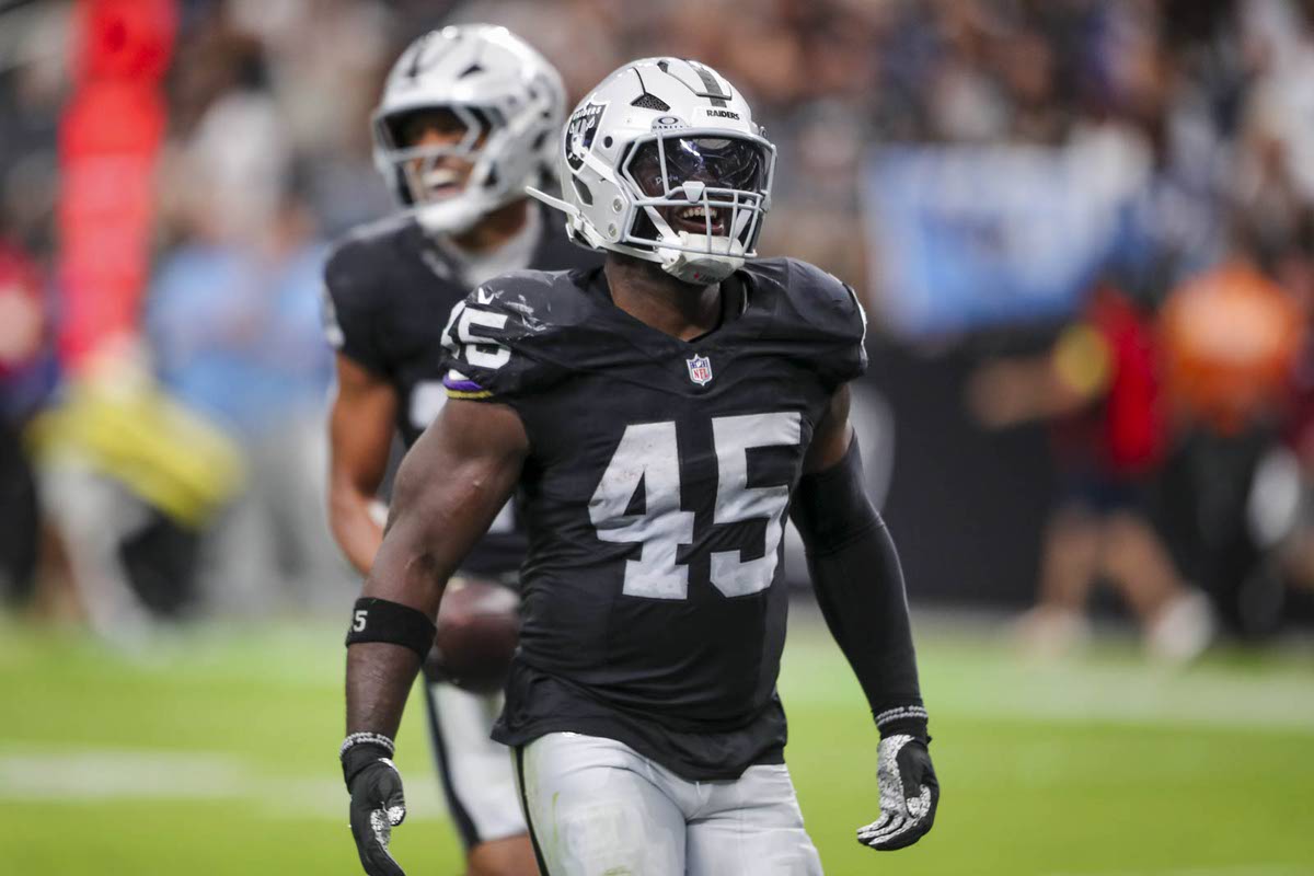 Devin White, Raiders' defense torment Titans to break losing streak