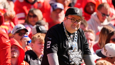 Raiders’ season all but over after another blowout loss before bye week