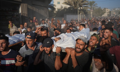 Renewed fighting tests Gaza ceasefire and Israel briefly halts aid