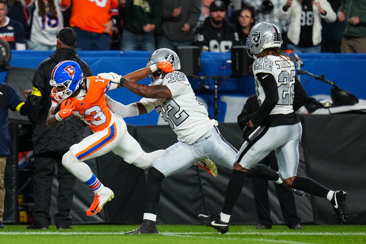 Defenseless Cowboys leave door open for Raiders rebound