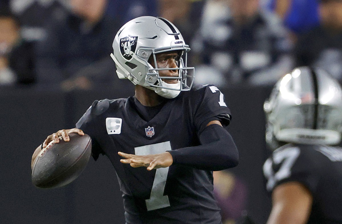 Raiders' Geno Smith misses practice with shoulder injury, status for game at Philadelphia uncertain