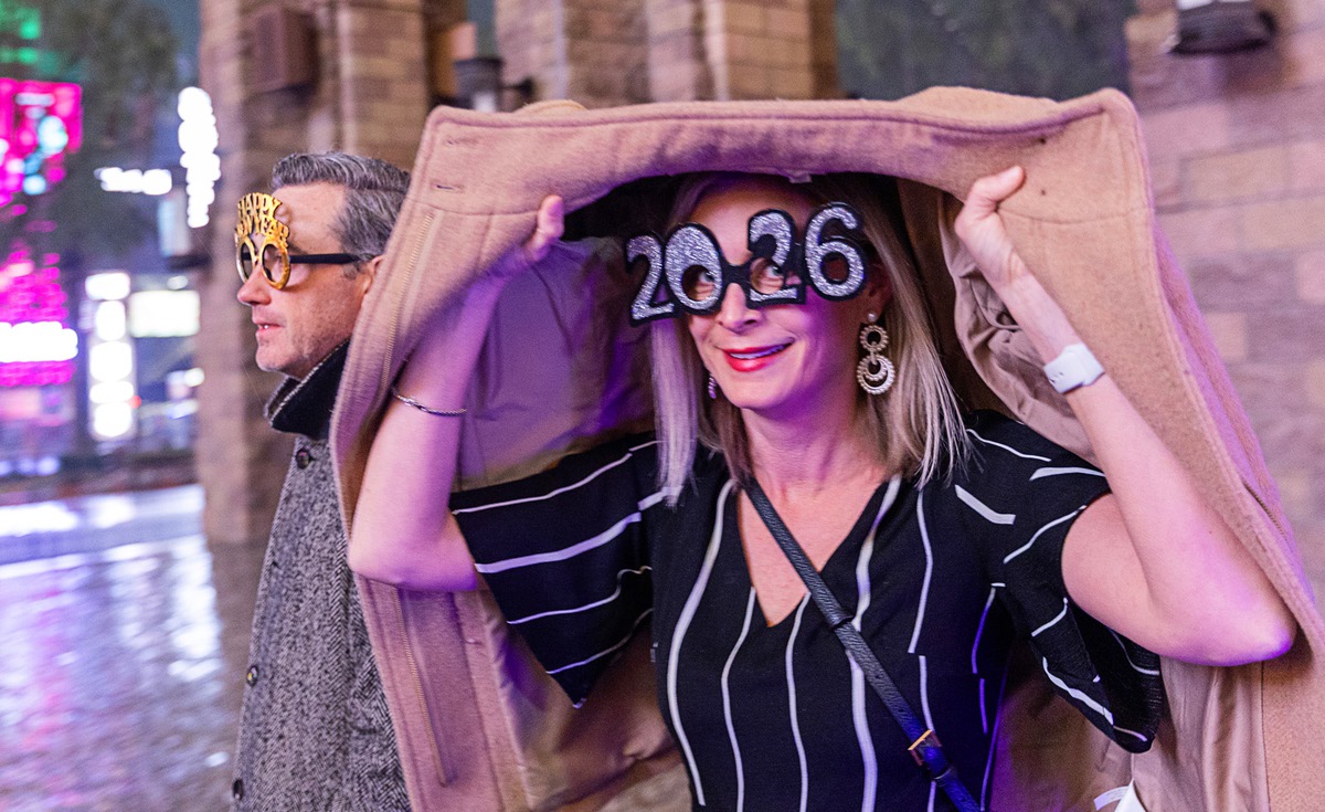 Rain won't stop the party: Thousands celebrate NYE on the Strip