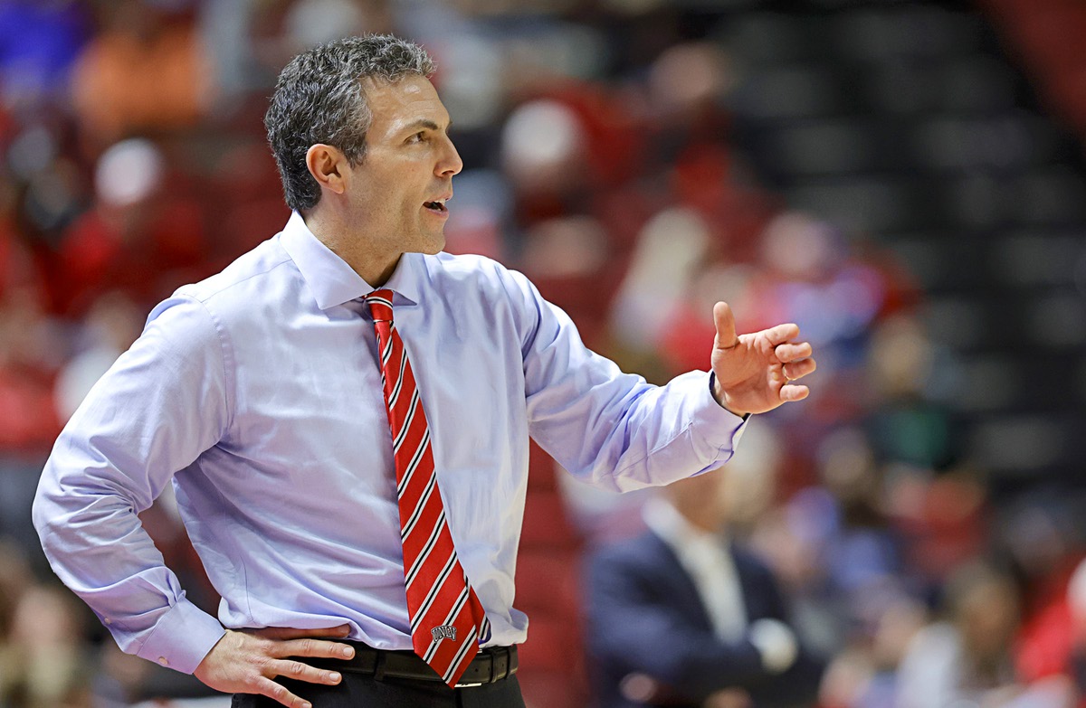 UNLV basketball can't finish in falling at Colorado State