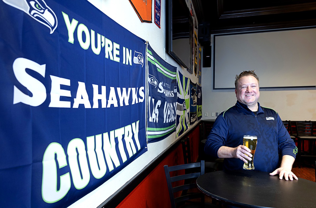 Super Bowl fever grips Scooter’s Pub, a Las Vegas stronghold for Seattle fans