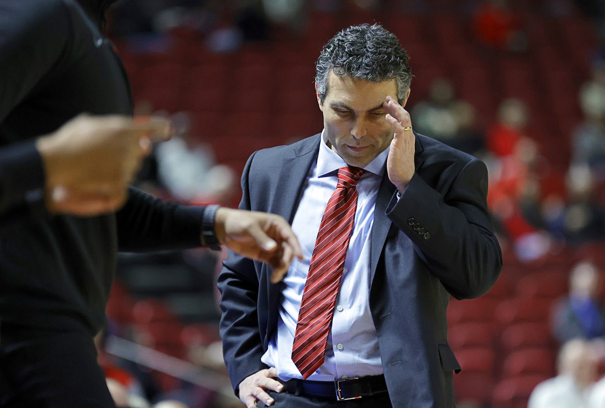 Poor start dooms UNLV basketball in 80-67 defeat at Grand Canyon
