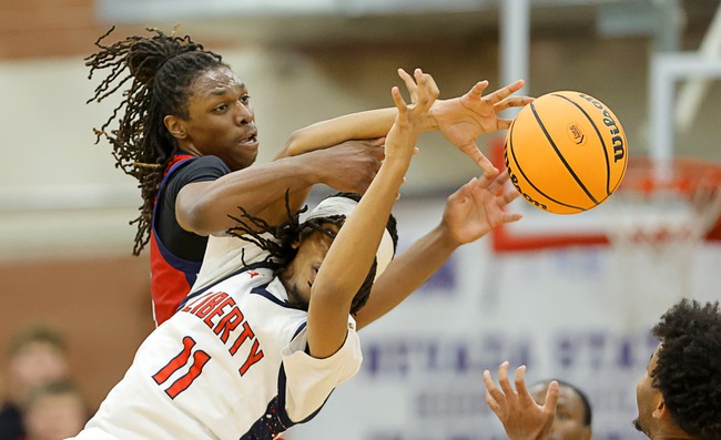 Liberty’s Daaron Thompkins (11) is fouled by Coronado’s Amare Oba (4) during the boy’s 5A state championship basketball game at Valley High School Friday, Feb. 20, 2026. Coronado defeated Liberty 60-55.