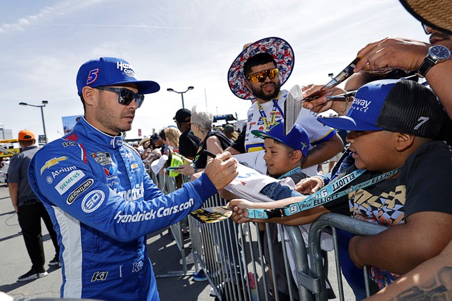 Kyle Larson (5) signs an autograph for a fan before a NASCAR Cup Series auto race at Las Vegas Motor Speedway Sunday, March 15, 2026, in Las Vegas.