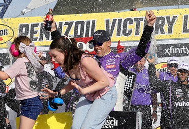 Denny Hamlin wins Pennzoil&nbsp;400