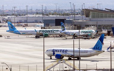 A United Airlines passenger jet taxis to a gate after landing at Harry Reid International Airport Wednesday, Aug. 13, 2025. United announced in April 2026 it would raise its bag fees by $10 as the price of jet fuel was rising due to the war in&nbsp;Iran.