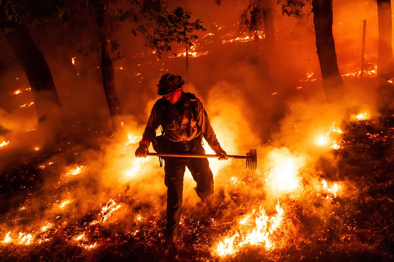 Según la División de Seguros de Nevada, el número de pólizas de propietarios que se cancelaron debido al riesgo de incendios forestales ya había aumentado en un 82% entre 2022 y 2023, mientras que las solicitudes rechazadas subieron de 2,400 a aproximadamente 5,000.
