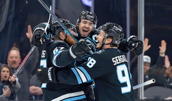 Mammoth Defeat Golden Knights in Game 3