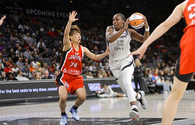 Las Vegas Aces guard Chelsea Gray (12) drives to the basket against Japan national team guard Suzuno Higuchi (74) during the second half of an exhibition game at Michelob Ultra Arena at Mandalay Bay Sunday, April 26,&nbsp;2026.
