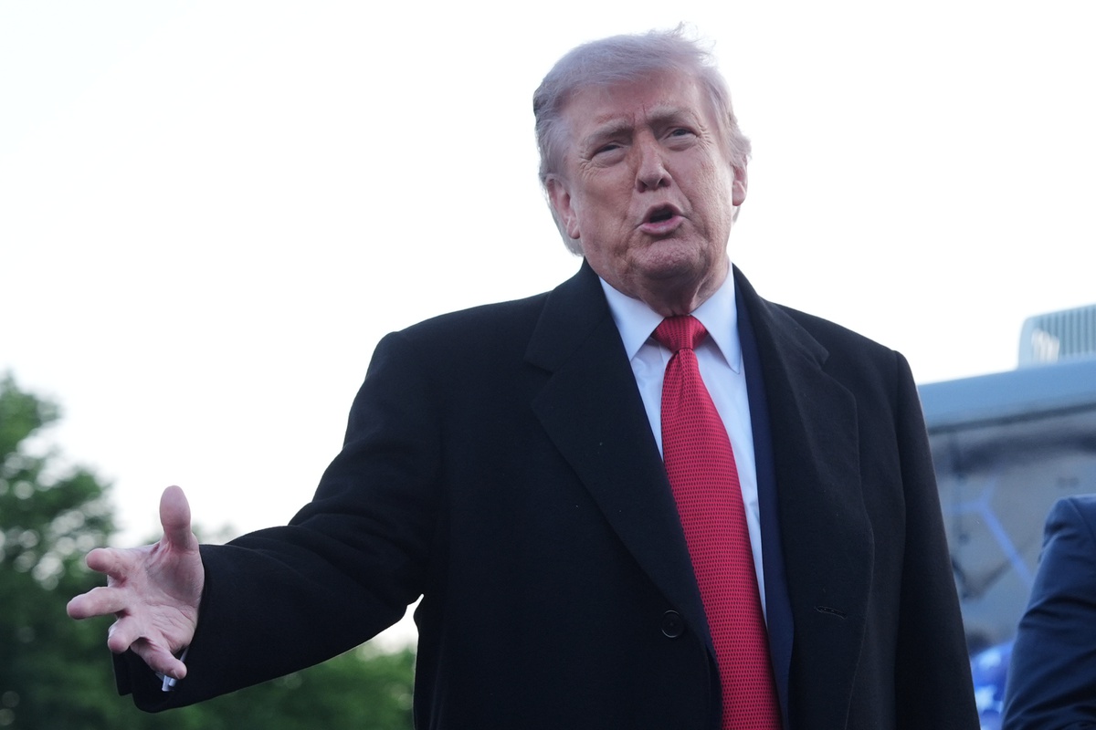 Trump drives across Lincoln Memorial Reflecting Pool to inspect new blue coating he's putting on it