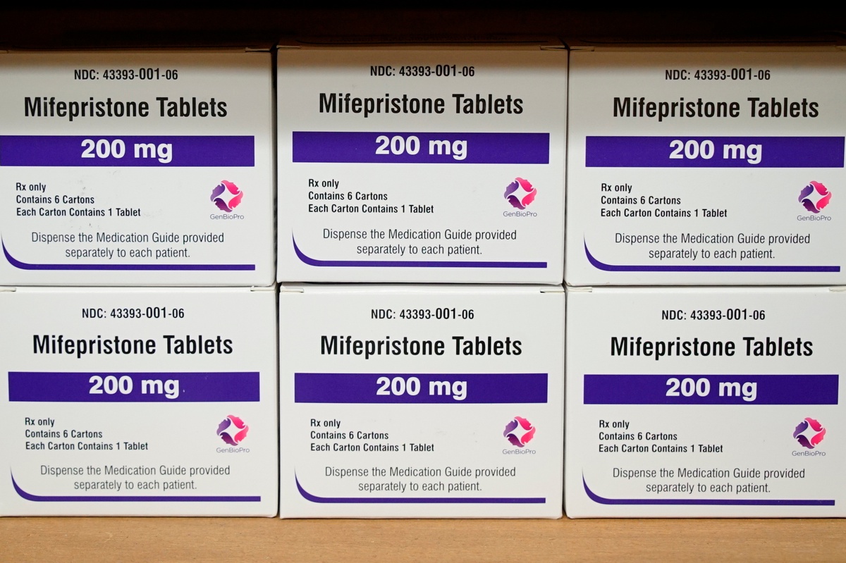 Supreme Court temporarily extends women's access to a widely used abortion pill