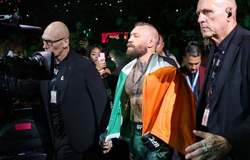 McGregor Loses fight Due to Knee Injury