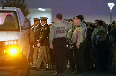Las Vegas Metro Police officers load the body of a slain Metro Police officer into a van at University Medical Center Tuesday, Aug. 4,&nbsp;2026.
